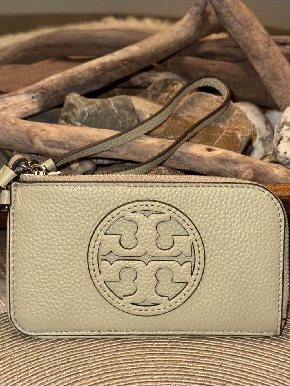 Tory Burch Pebbled Leather Wristlet/Cardholder in Sage Green NWT
